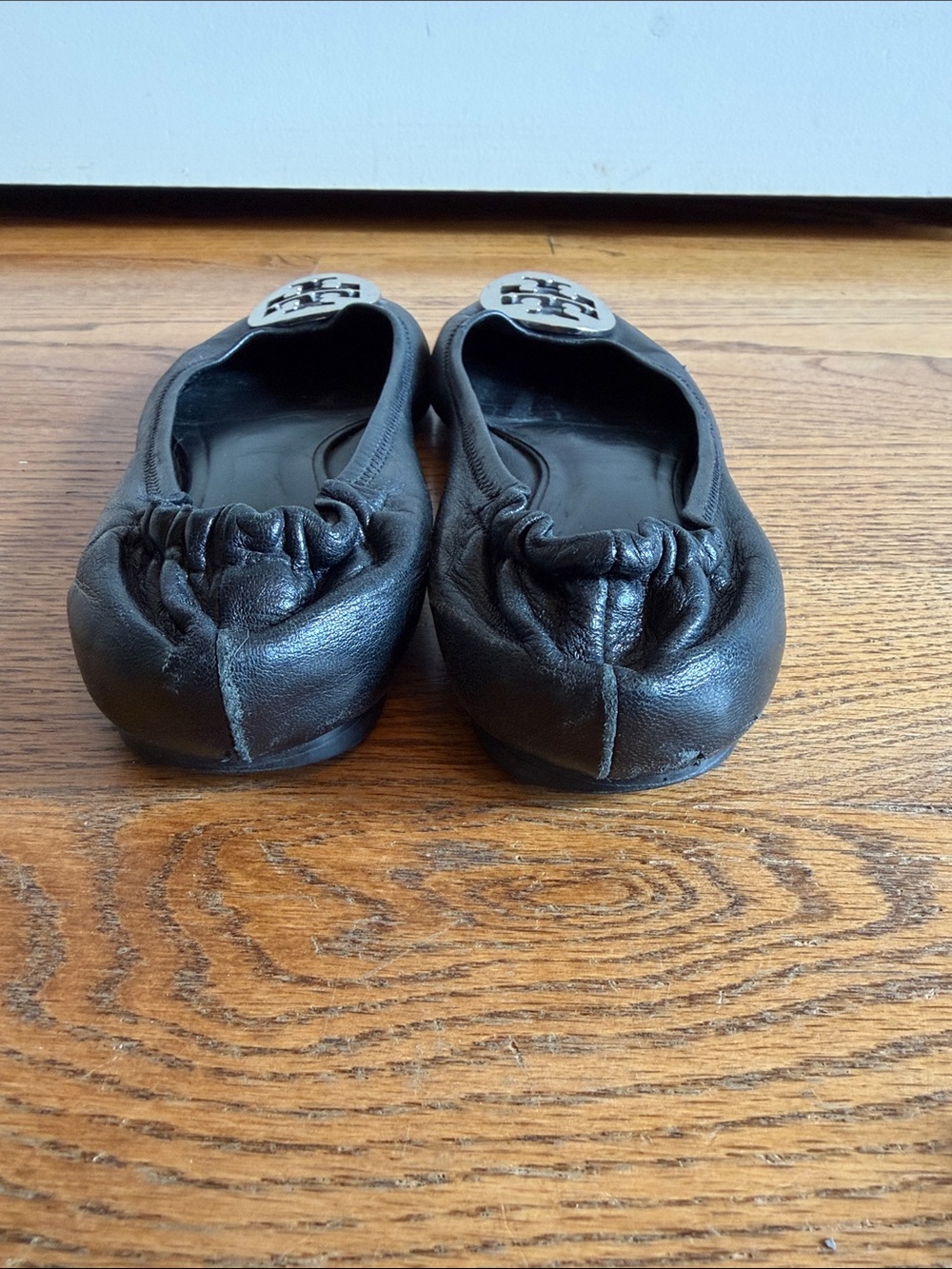 Tory Burch Black Leather Logo Round-Toe Ballet Flats - Picture 5 of 10